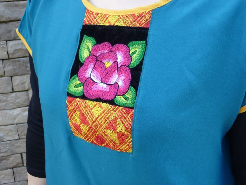 画像: メキシコ刺繍ブラウス・テワナ刺繍ワンポイントブラウス