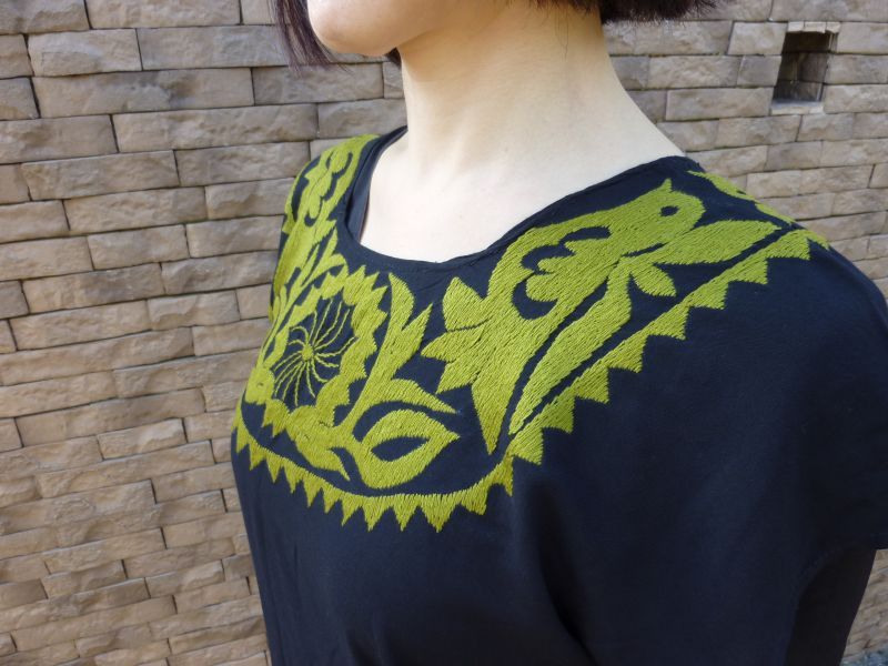 画像: メキシコ刺繍マサテコ族の鳥刺繍ブラウス・オリーブグリーン