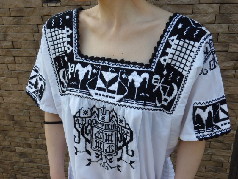 画像: メキシコ・カンペチェ州の刺繍ワンピース・マリン柄白地黒刺繍