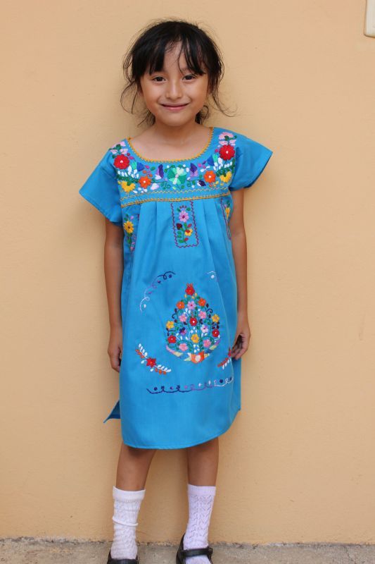 画像: 子供用刺繍ワンピース・ブルー4〜5歳用