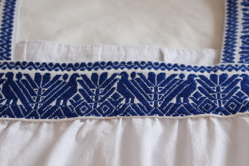 画像: メキシコ刺繍・ナワ族の刺繍ワンピース・マンタ×ブルー刺繍　ベルト付　