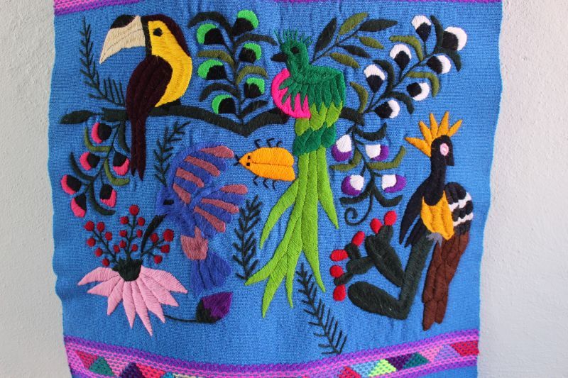 画像: メキシコ刺繍・チアパスの鳥花刺繍クロス