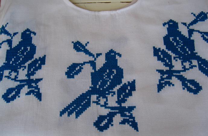 画像: メキシコ刺繍孔雀と花刺繍のブラウス・ブルー