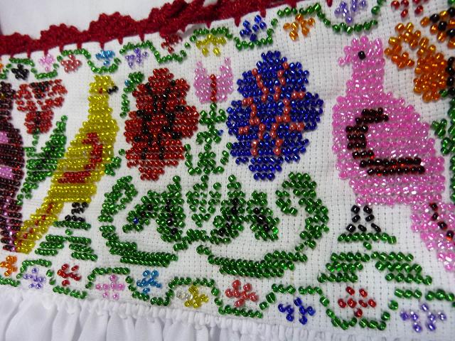 画像: メキシコ刺繍・ナワ族の鳥ビーズ刺繍ブラウス