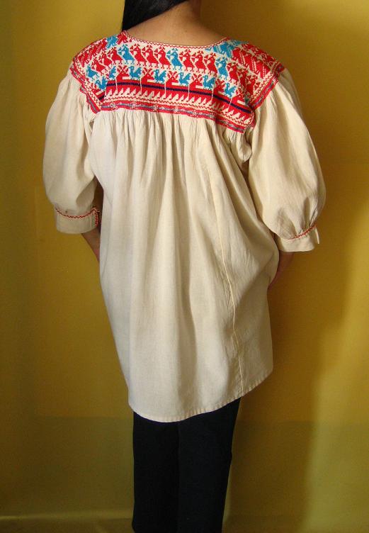 画像: メキシコ刺繍・サポテコ族の鹿刺繍ブラウス