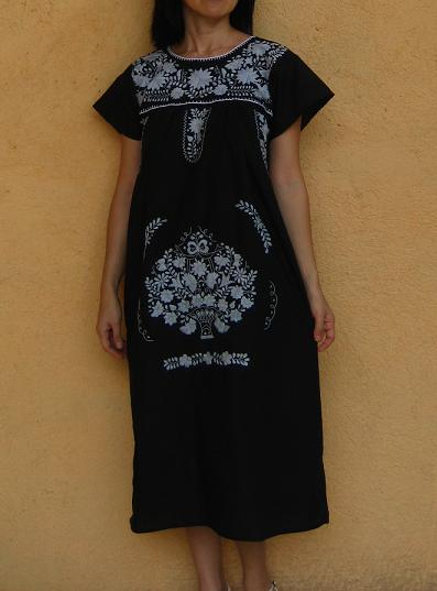画像: メキシコ刺繍花の刺繍ワンピース・ブラック