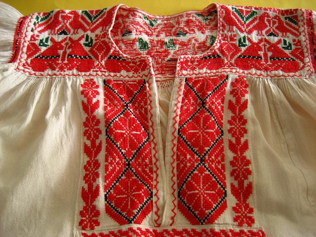 画像: メキシコ刺繍サポテコ族のうさぎ刺繍ブラウス・大きいサイズ