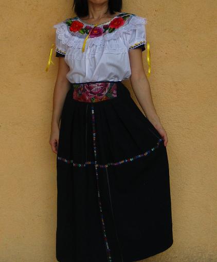 画像: メキシコ刺繍チアパスの花刺繍レースブラウス