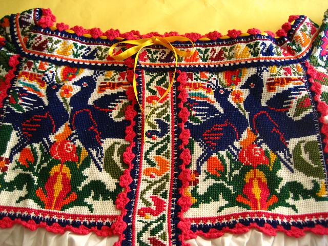 画像: メキシコ刺繍チャティーノの鳥の刺繍ブラウス・アンティークデザイン