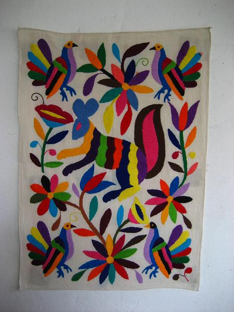 画像: オトミ族の鹿鳥花カラフル刺繍クロス(M)