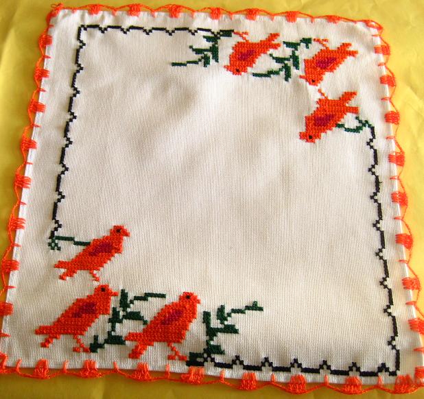 画像: メキシコ刺繍・マサテコ族の刺繍クロス・３羽の小鳥オレンジ