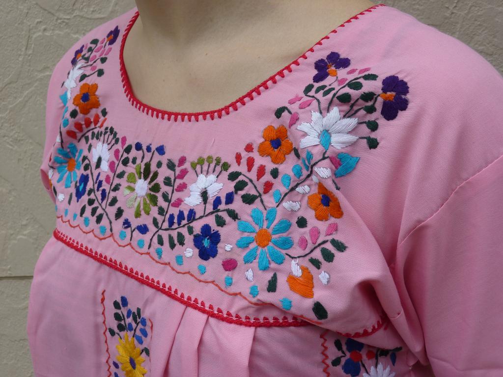 画像: メキシコ刺繍・プエブラ花の刺繍ワンピース・ピンク