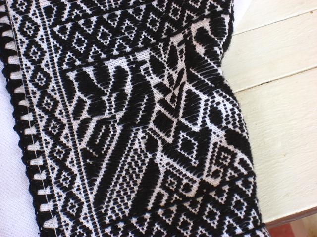 画像: メキシコ刺繍・ナワ族の豪華伝統刺繍ブラウス・ブラック