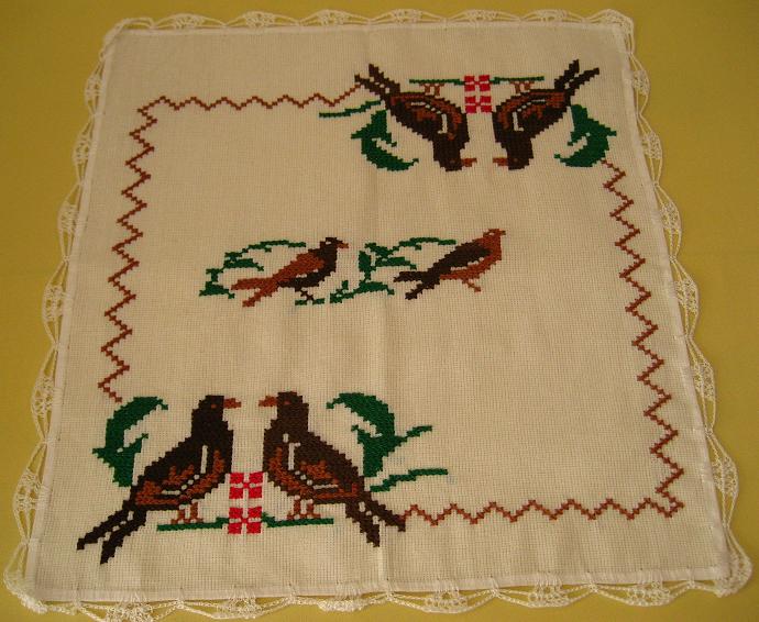 画像: メキシコ刺繍・マサテコ族の刺繍クロス・2羽の鳥ブラウン
