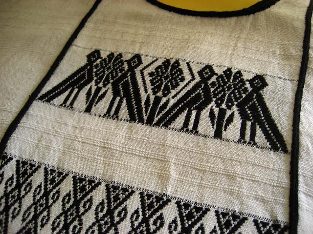 画像: メキシコ刺繍ミヘ族手織鳥刺繍ブラウス白