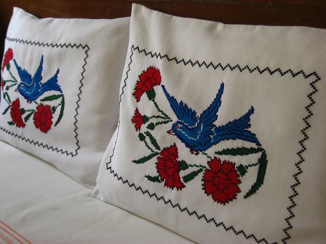 画像: メキシコ刺繍・マサテコ族の鳥刺繍ピローケース