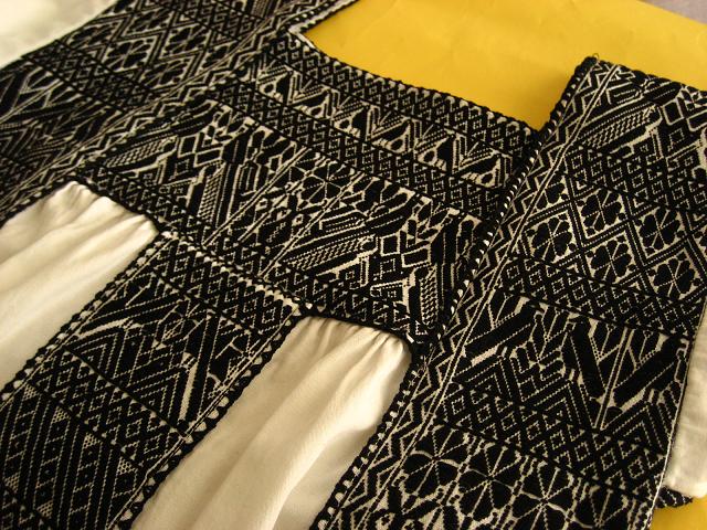画像: メキシコ刺繍・ナワ族の豪華伝統刺繍ブラウス