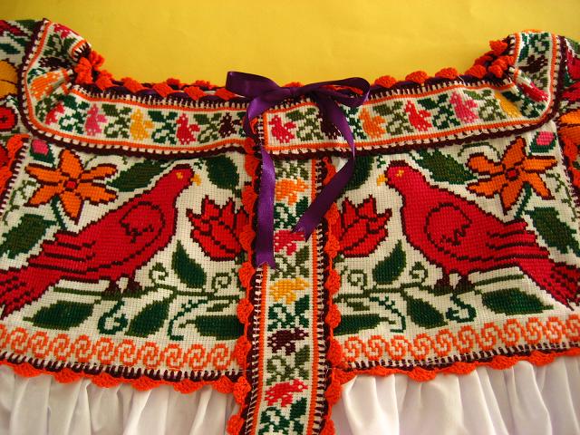 画像: メキシコ刺繍チャティーノの鳥の刺繍ブラウス