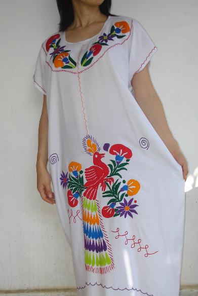 画像: メキシコ刺繍マサテコ族の鳥刺繍ウィピル(ワンピース)