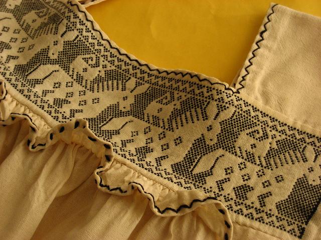 画像: メキシコ刺繍ナチュラル刺繍ブラウス・ロバブラック