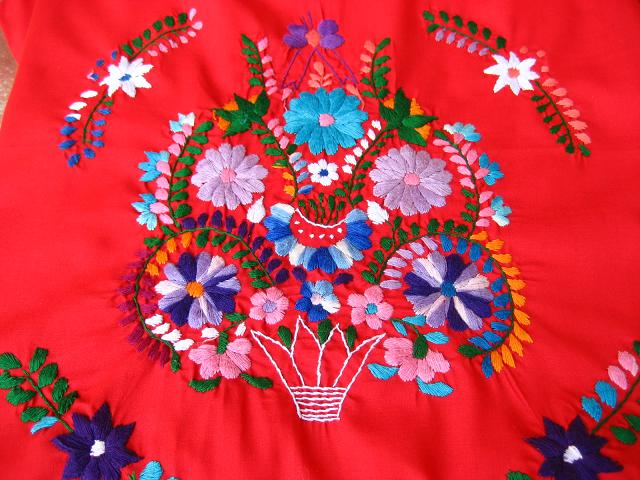 画像: メキシコ刺繍・プエブラ花の刺繍ワンピース・レッド